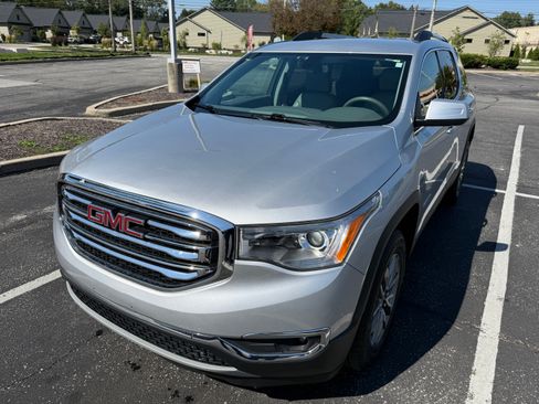 Used 2018 GMC Acadia SLE image 1