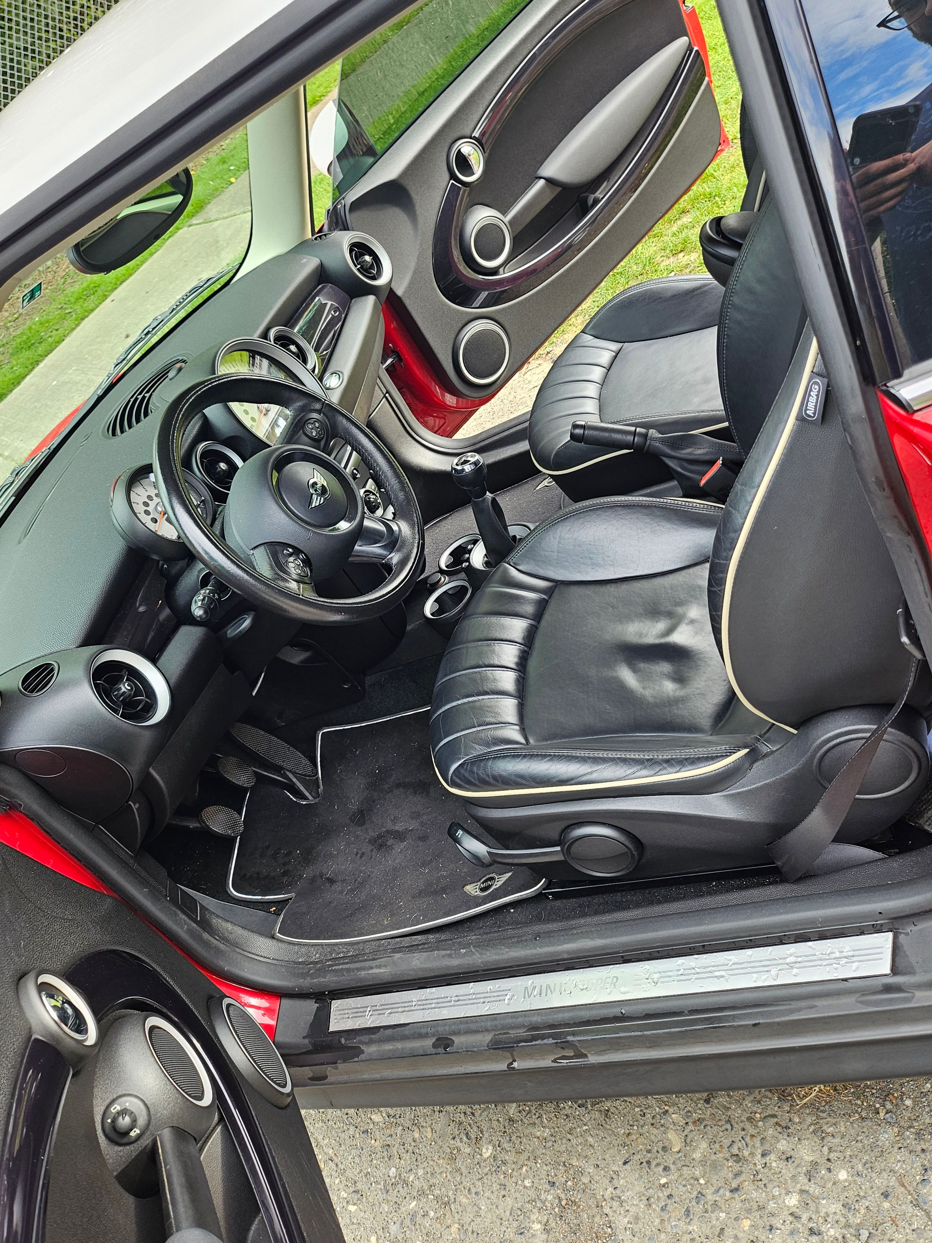 Used 2011 MINI Cooper Hardtop FWD image 5