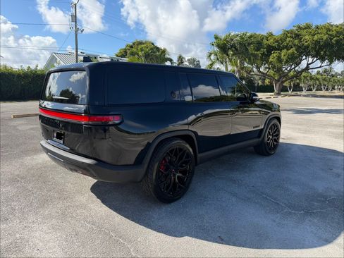 Used 2023 Rivian R1S Launch Edition image 6