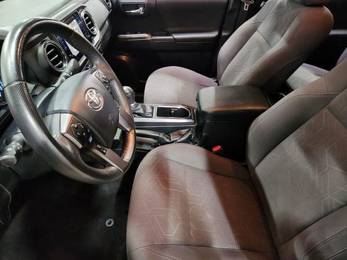 Used 2019 Toyota Tacoma TRD Off-Road image 14