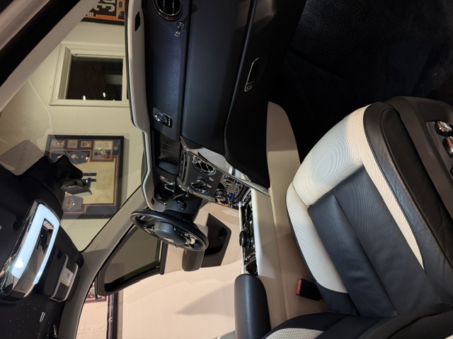 Used 2022 Rolls-Royce Cullinan AWD/4WD image 9