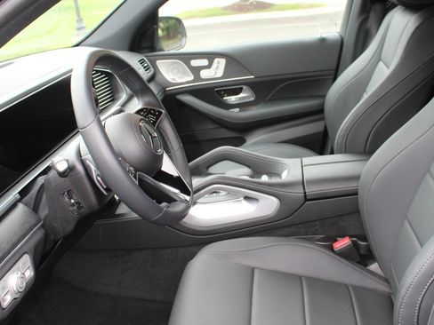 Used 2025 Mercedes-Benz GLS 450 4MATIC image 12