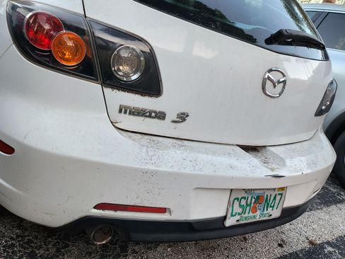 Used 2004 MAZDA MAZDA3 s w/ Moonroof & 6-CD Pkg image 11