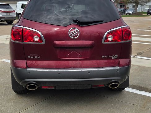 Used 2010 Buick Enclave CXL image 4