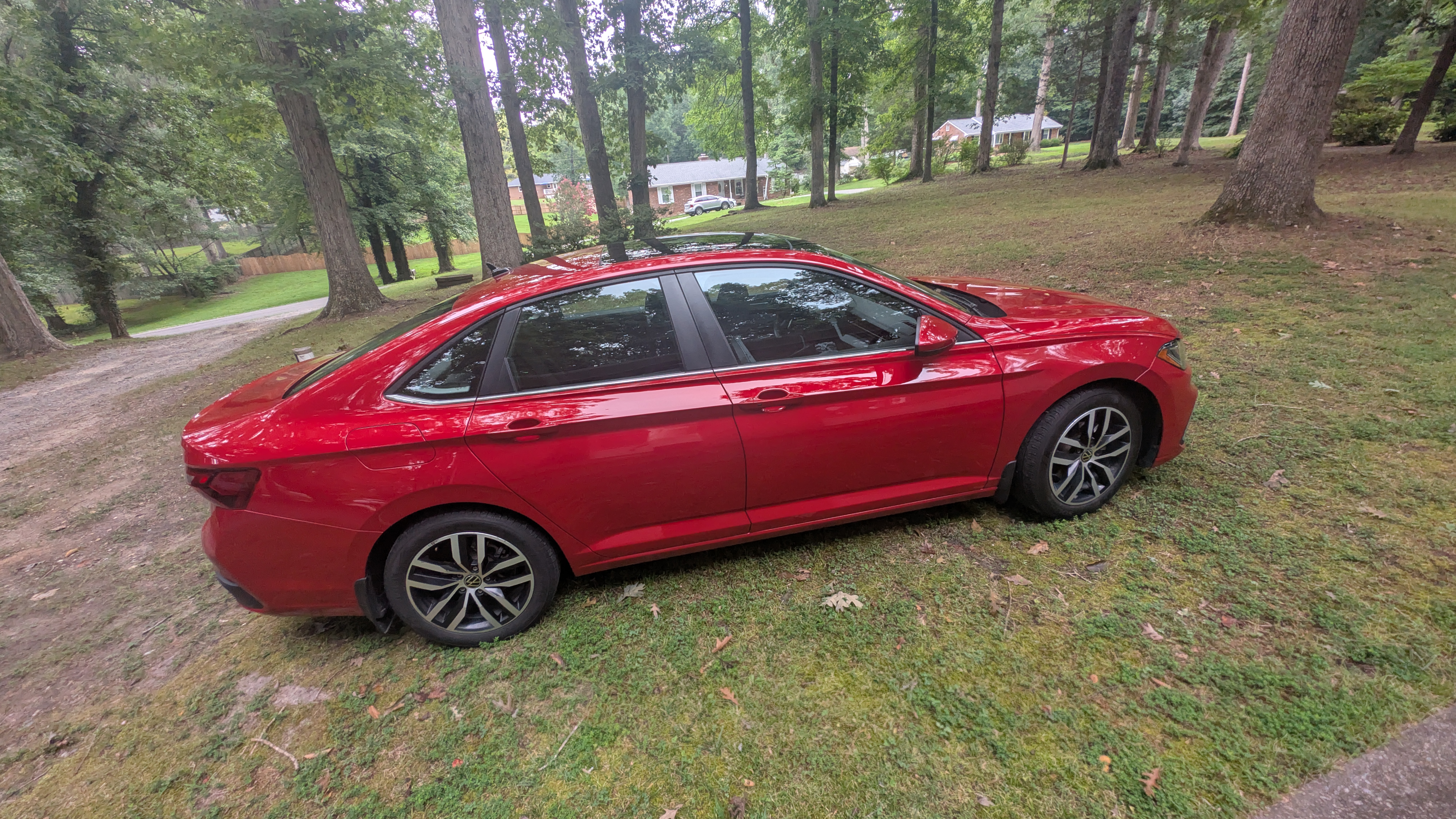 Used 2025 Volkswagen Jetta SE w/ Sunroof Package FWD image 1