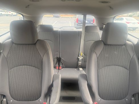 Used 2016 Chevrolet Traverse LT w/ Style and Technology Package image 17