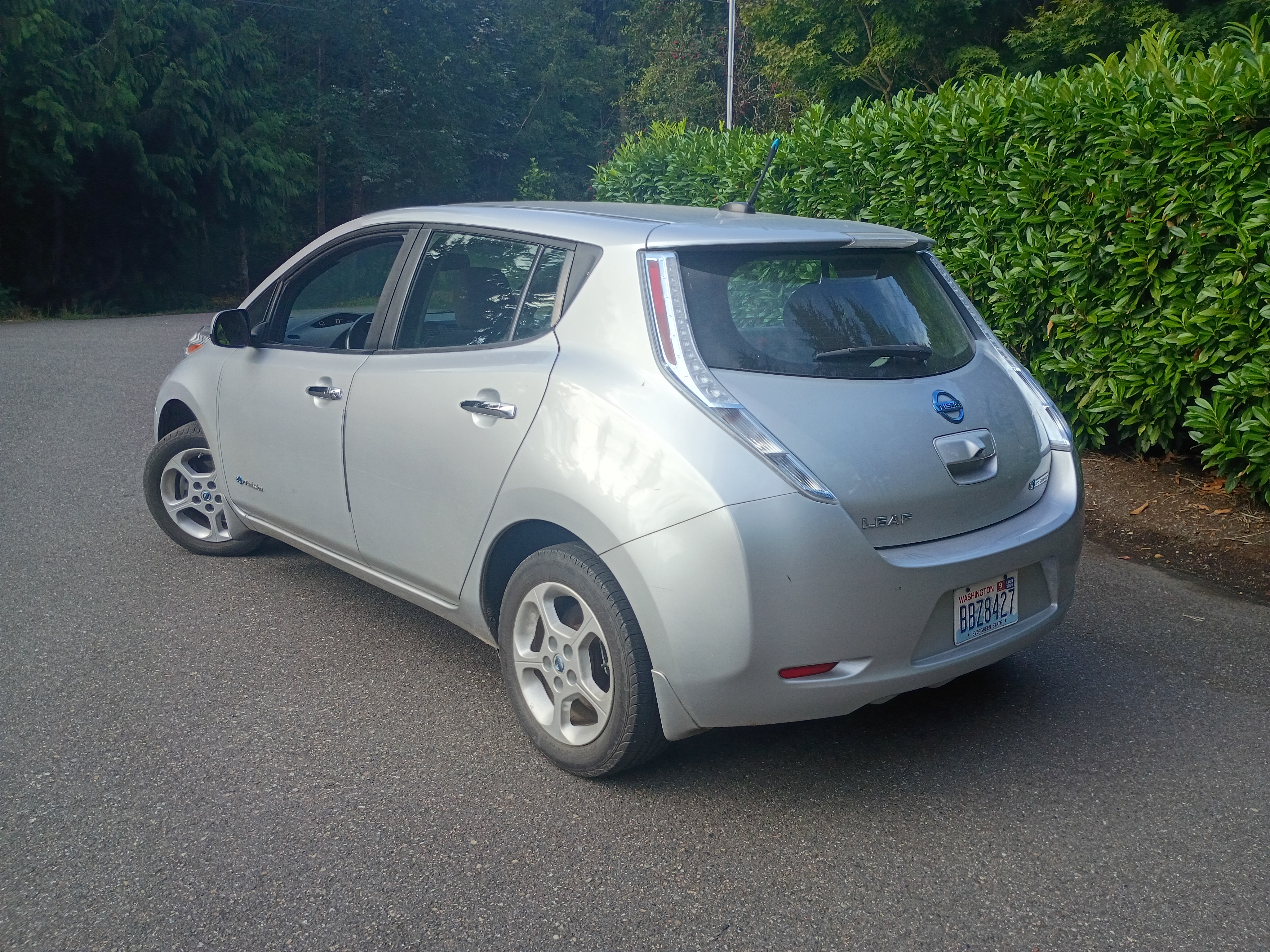 Used 2013 Nissan Leaf SV w/ Premium Pkg FWD image 6