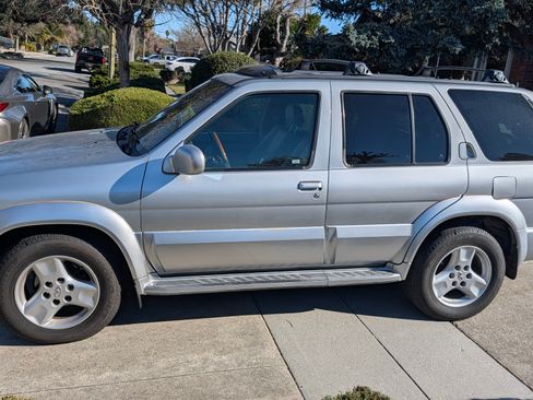 Used 2002 INFINITI QX4 4 Sport Utility 4D image 1
