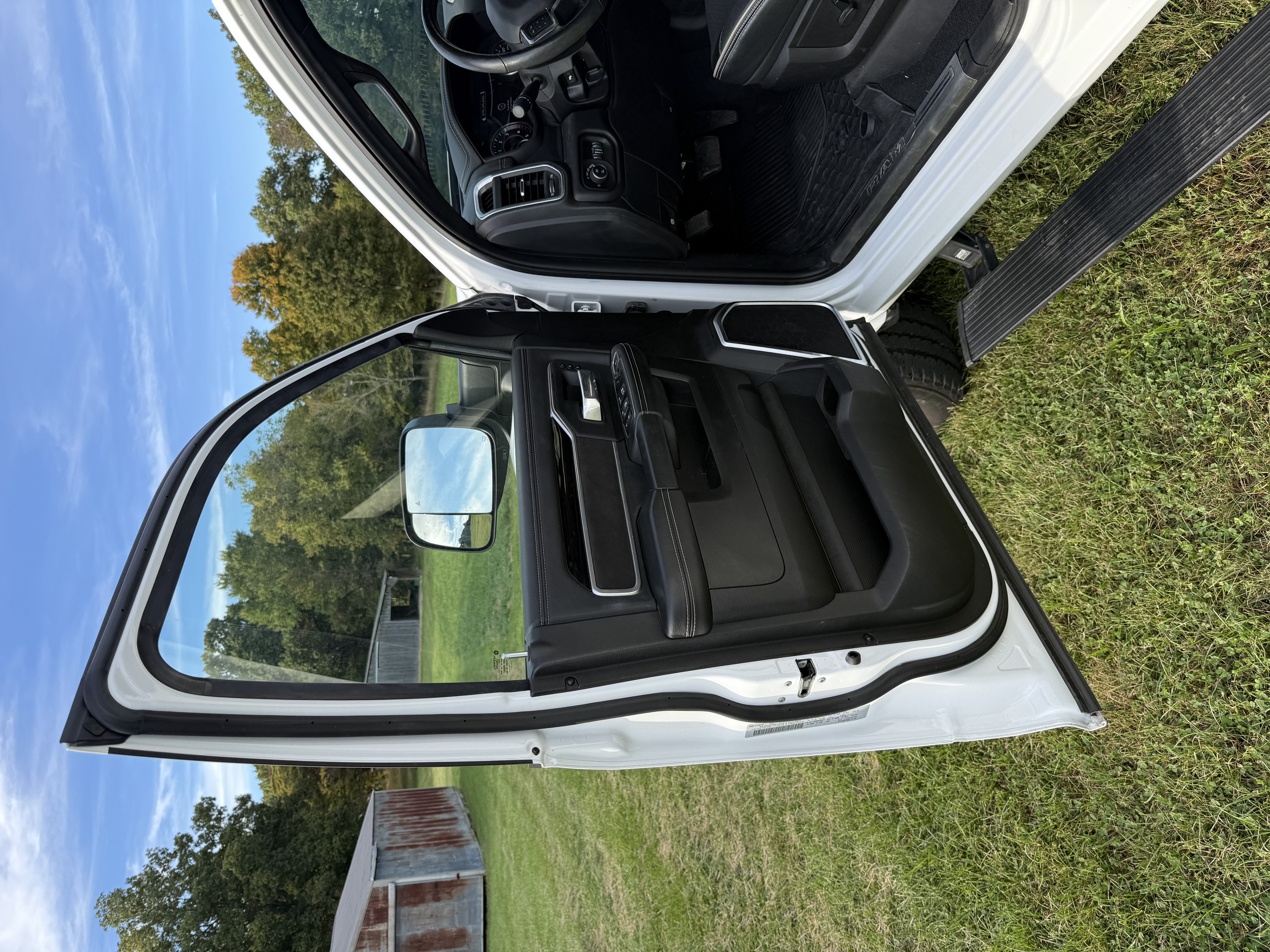 Used 2019 RAM 2500 Laramie w/ Night Edition AWD/4WD image 17