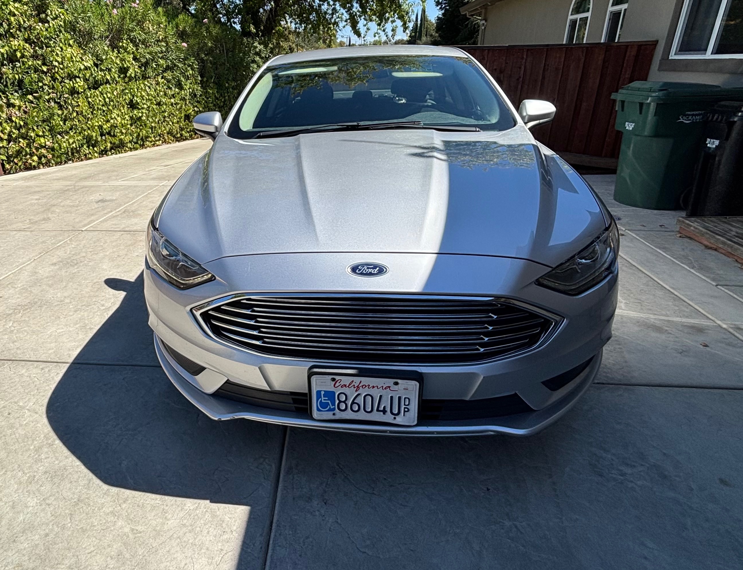 Used 2018 Ford Fusion SE w/ Fusion SE Technology Package FWD image 2