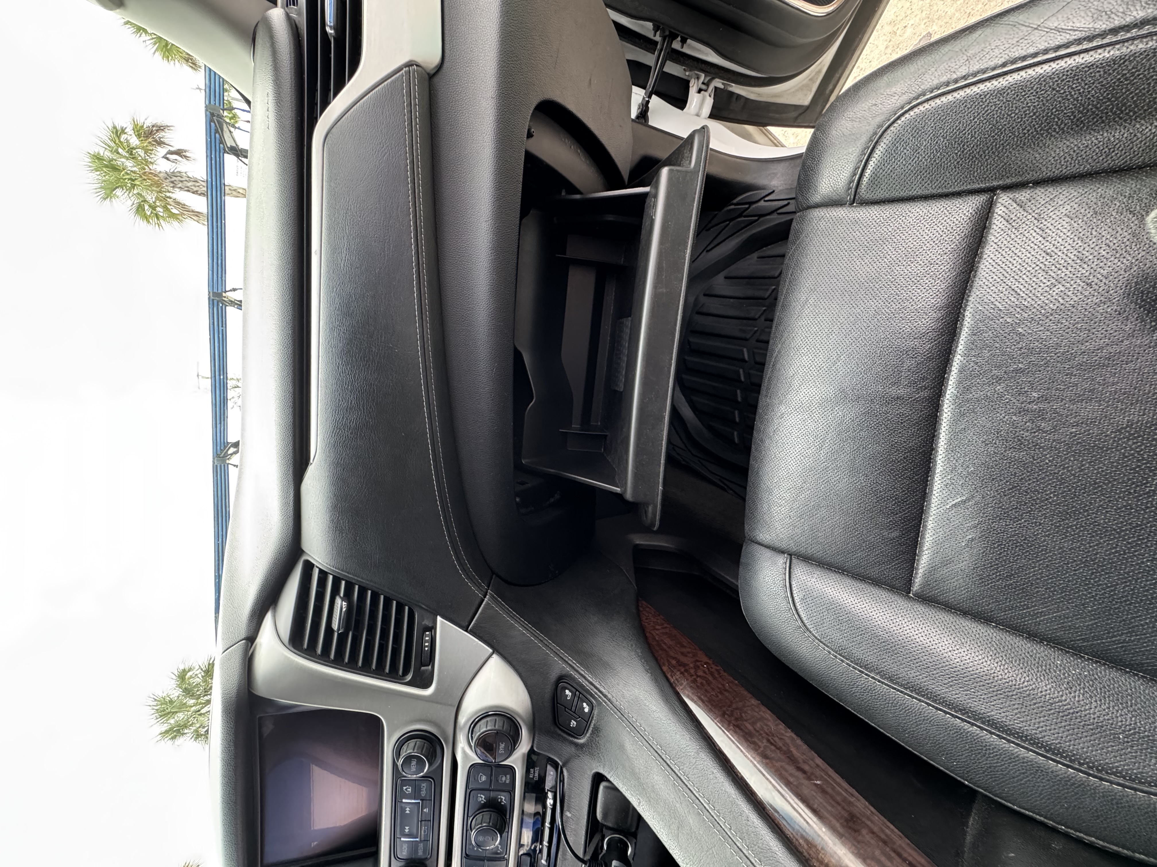 Used 2015 GMC Yukon XL SLT w/ Open Road Package AWD/4WD image 11