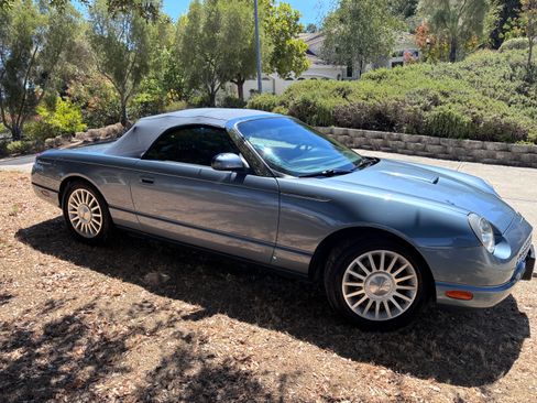 Used 2005 Ford Thunderbird RWD image 4