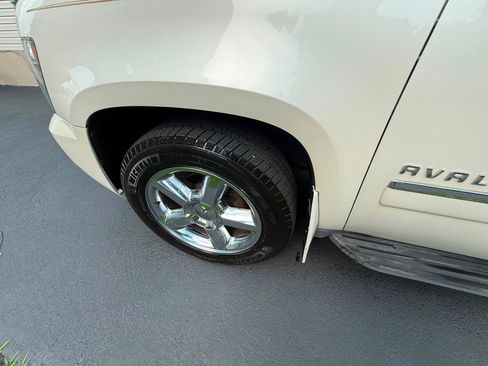 Used 2013 Chevrolet Avalanche LTZ AWD/4WD image 18
