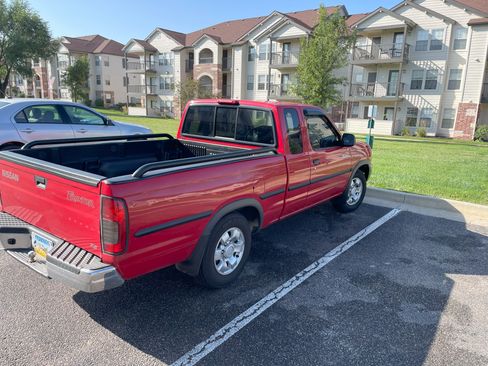 Used 2000 Nissan Frontier XE image 4