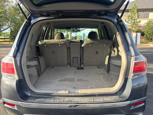 Used 2012 Toyota Highlander 4WD Hybrid w/ Cold Weather Pkg image 5
