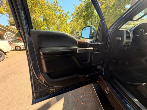 Used 2015 Ford F150 Platinum w/ Technology Package AWD/4WD image 9