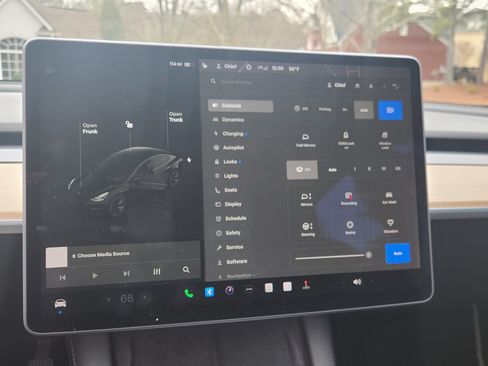 Used 2021 Tesla Model 3 Standard Range Plus image 17