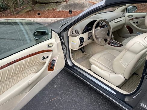 Used 2009 Mercedes-Benz CLK 350 Cabriolet image 8