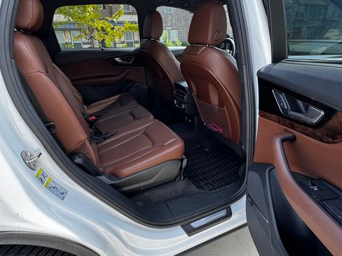 Used 2019 Audi Q7 3.0T Premium Plus w/ Premium Plus Package image 9