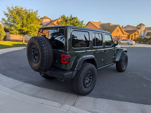 Used 2022 Jeep Wrangler Unlimited Rubicon w/ Xtreme Recon 35" Tire Package image 4