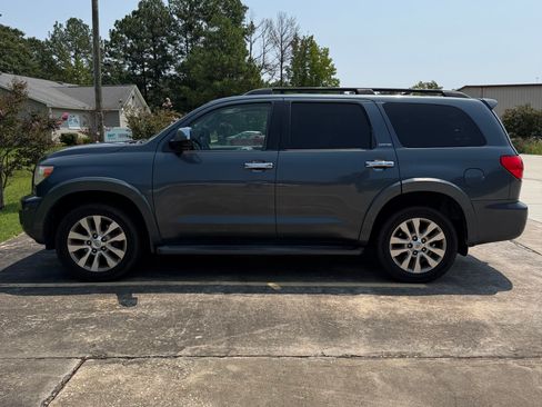Used 2010 Toyota Sequoia Limited RWD image 12