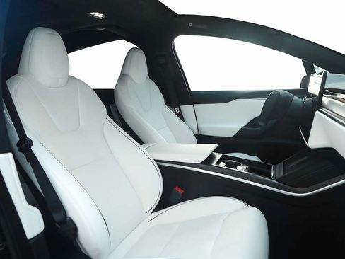 Used 2023 Tesla Model X Plaid image 11