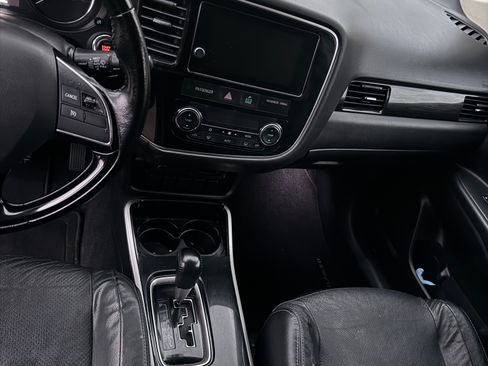 Used 2017 Mitsubishi Outlander SEL image 5