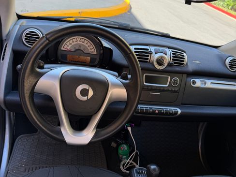 Used 2011 smart fortwo passion RWD image 8