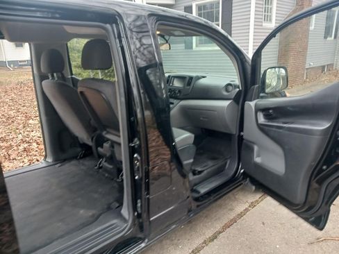 Used 2021 Nissan NV200 SV w/ Sliding Door Glass Package image 12