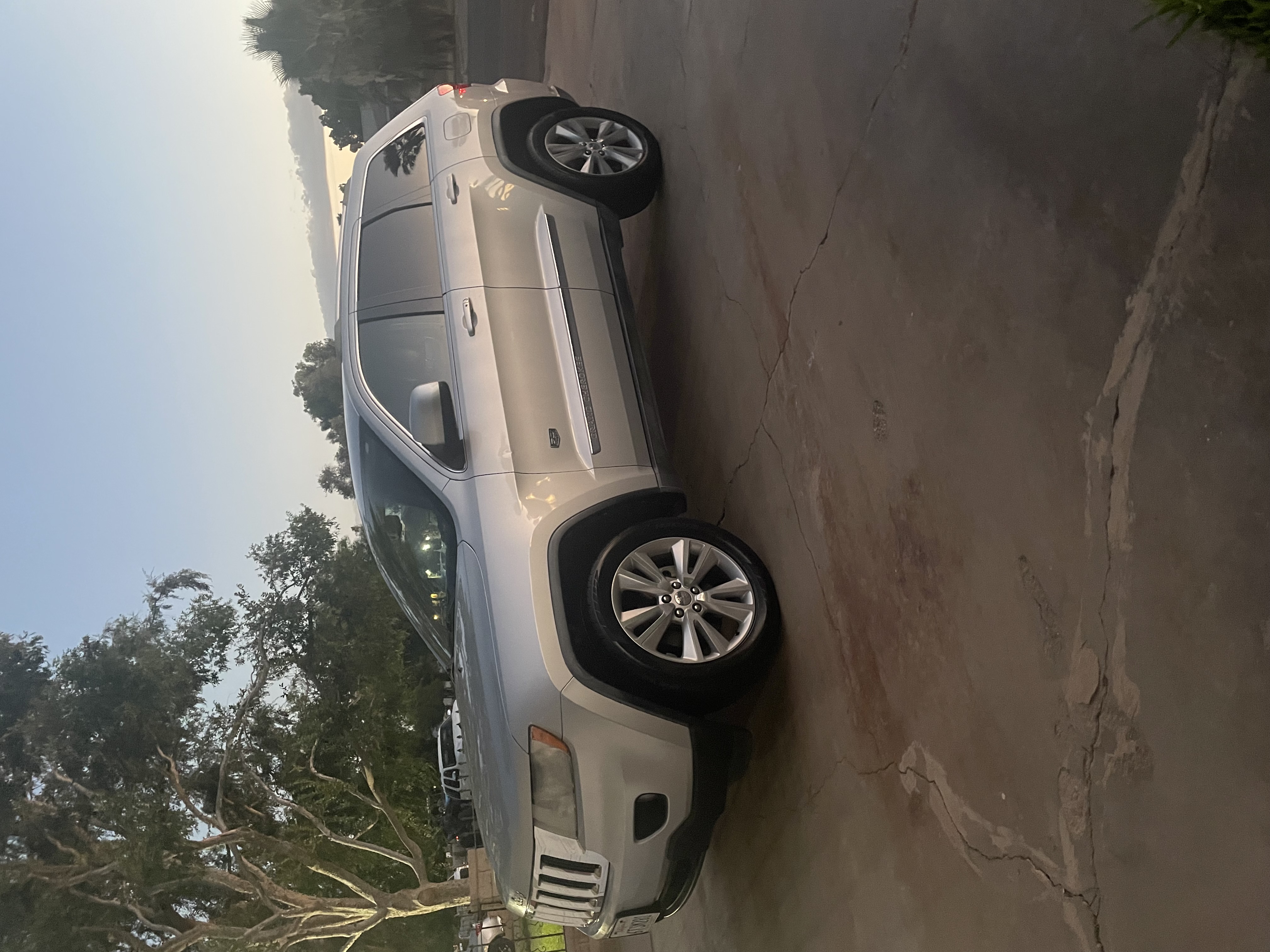Used 2011 Jeep Grand Cherokee 70th Anniversary RWD image 10