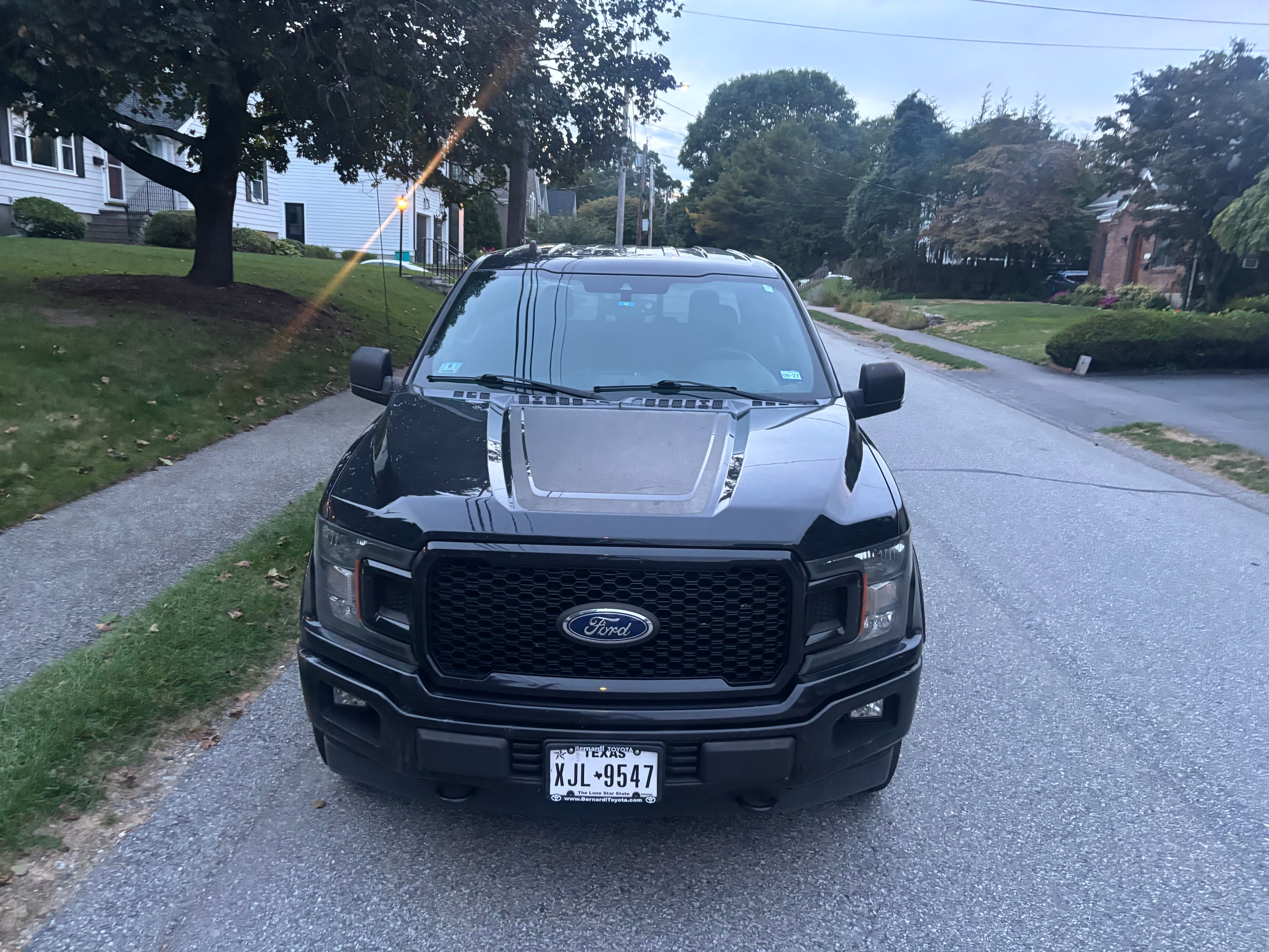 Used 2019 Ford F150 XLT w/ Equipment Group 302A Luxury AWD/4WD image 10