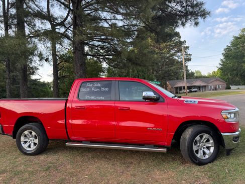 Used 2023 RAM 1500 Laramie AWD/4WD image 2
