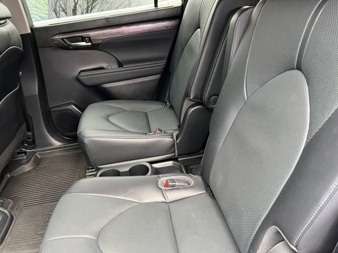 Used 2023 Toyota Highlander Limited image 14