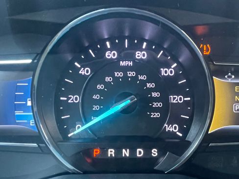 Used 2017 Ford Explorer XLT w/ Equipment Group 202A FWD image 7