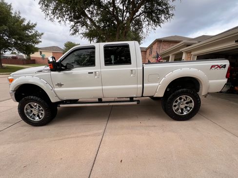 Used 2016 Ford F250 Lariat w/ Lariat Ultimate Package image 6