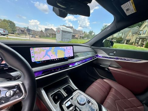 Used 2024 BMW i7 eDrive50 w/ M Sport Package RWD image 8