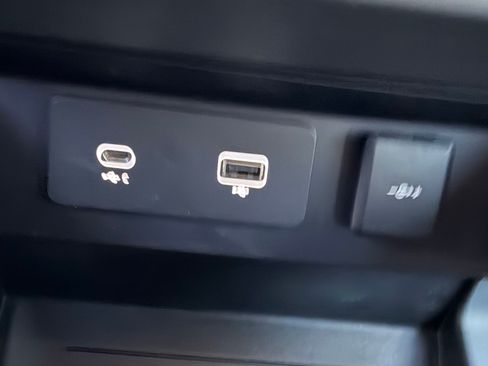 Used 2024 Land Rover Defender 110 X-Dynamic SE image 14