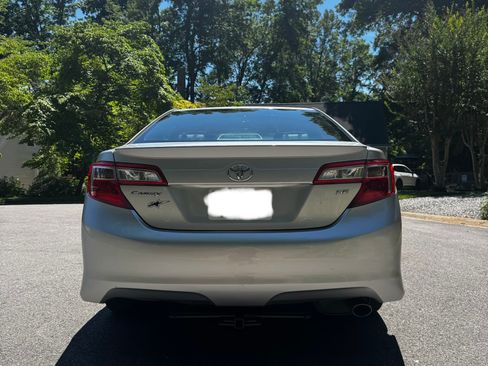 Used 2012 Toyota Camry SE FWD image 11
