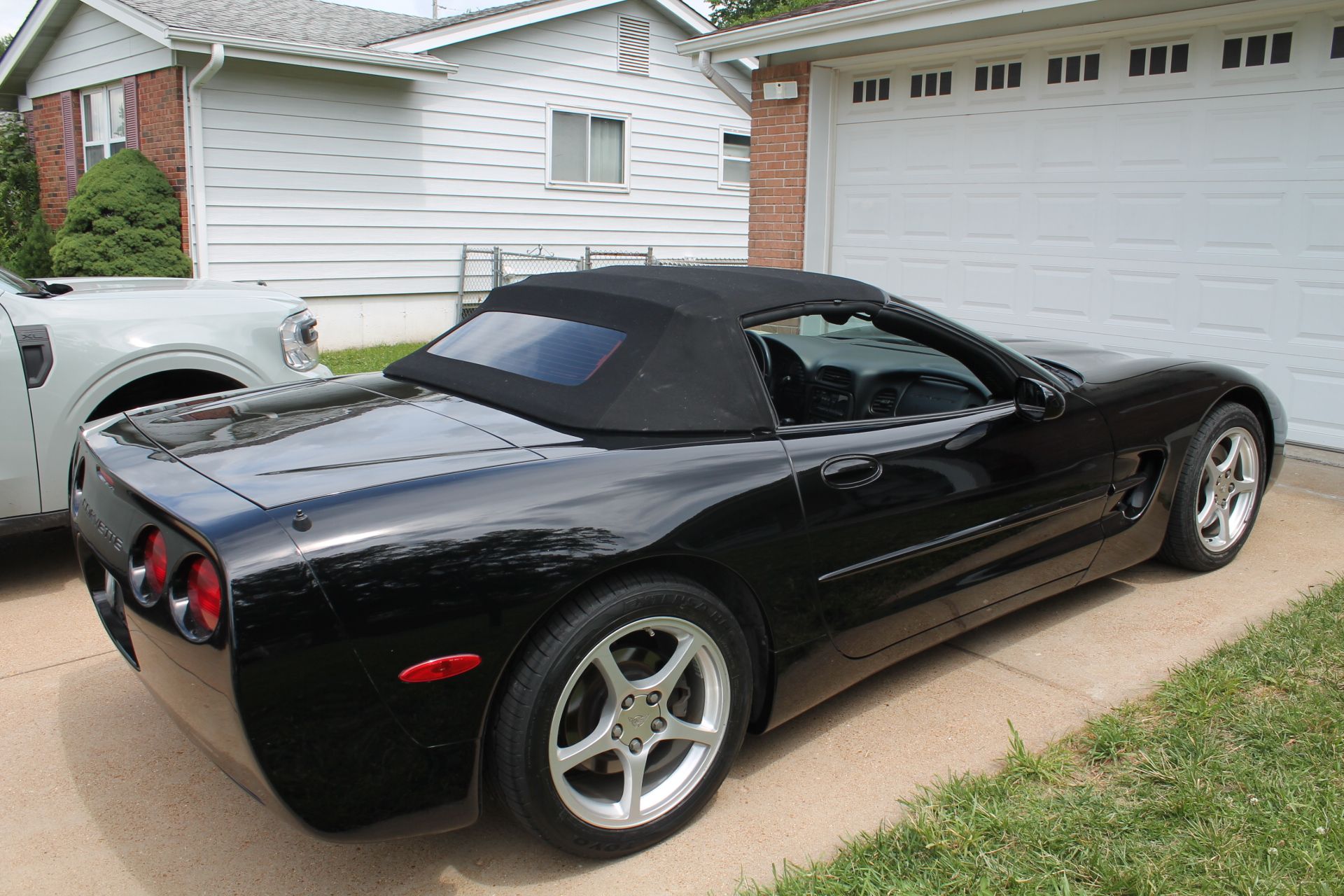 Used 2000 Chevrolet Corvette Convertible w/ Memory Pkg RWD image 6