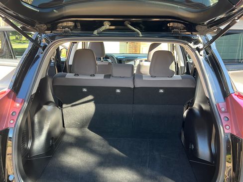 Used 2014 Toyota RAV4 LE image 18