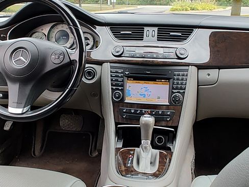 Used 2010 Mercedes-Benz CLS 550 image 6