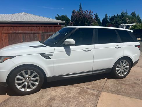 Used 2017 Land Rover Range Rover Sport HSE AWD/4WD image 2