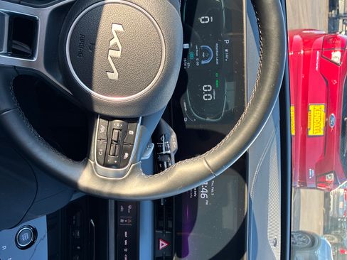 Used 2025 Kia Sportage EX w/ EX Premium Package image 14