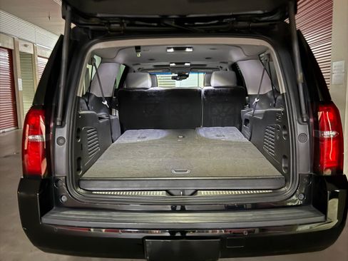 Used 2019 Chevrolet Suburban LT image 13