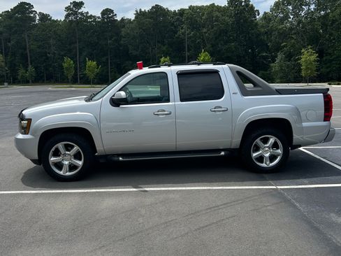 Used 2012 Chevrolet Avalanche LT w/ Suspension Package, Off-Road AWD/4WD image 1