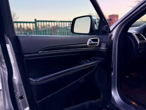 Used 2014 Jeep Grand Cherokee Limited image 12