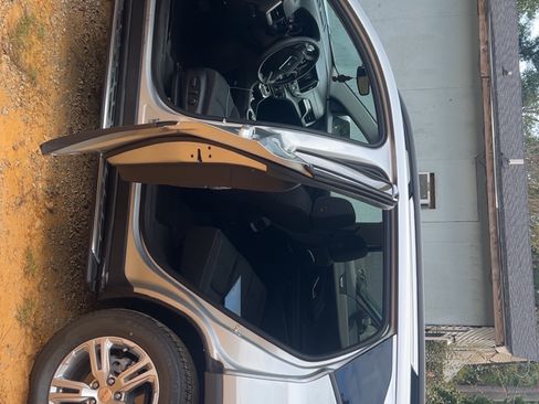 Used 2022 GMC Terrain SLE w/ Driver Convenience Package image 4