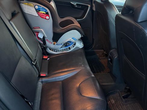 Used 2016 Volvo XC60 T5 Premier w/ Proximity Package image 5