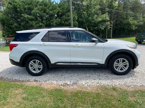 Used 2022 Ford Explorer XLT w/ Equipment Group 202A AWD/4WD image 5