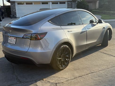 Used 2025 Tesla Model Y Long Range image 5